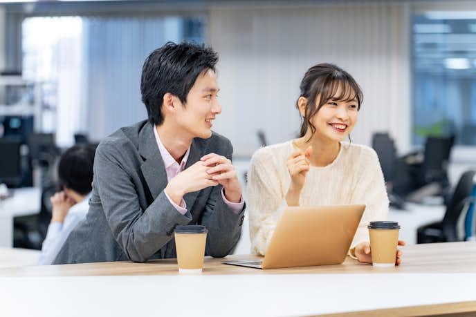 上司と部下という立場を気にせず社内恋愛を楽しんで。