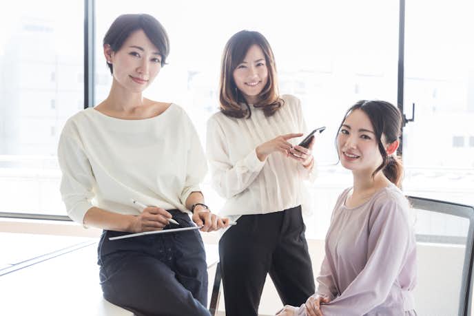 職場でも使える!男性から視線を感じる時の上手な返し方は?