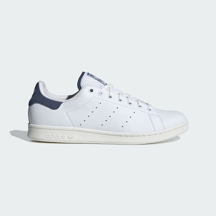 男性へのプレゼントのおすすめはadidasのスタンスミス