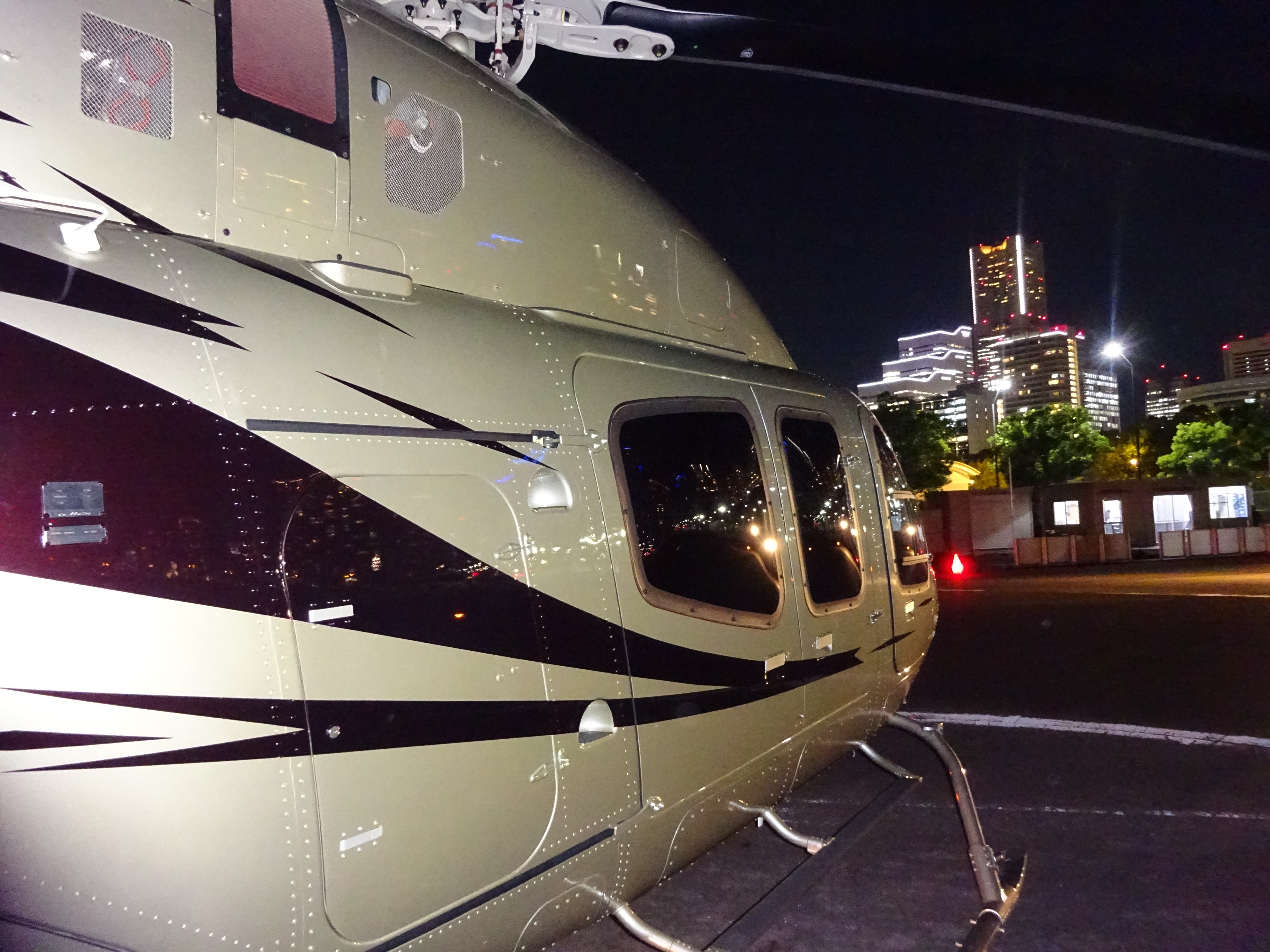 みなとみらいのおすすめデートスポットは横浜スカイクルーズ