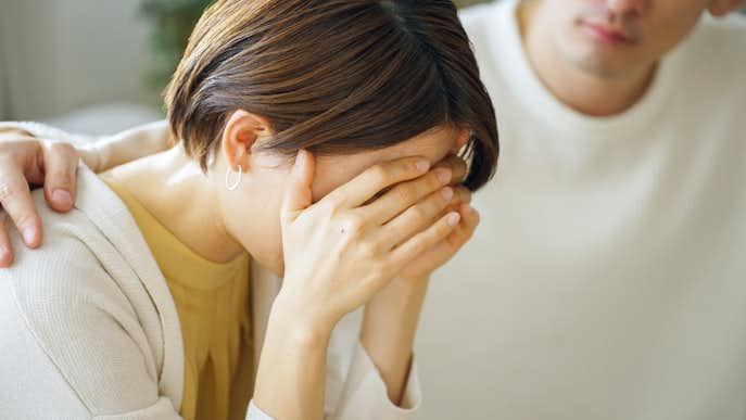 周りにすぐ泣く女性がいる場合の最適な対処法は?