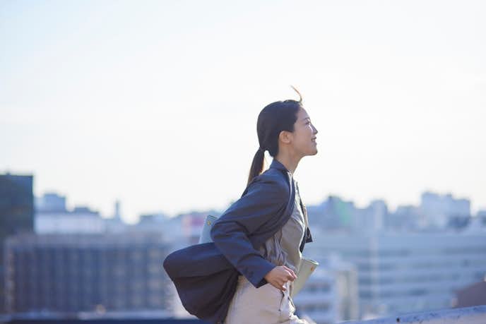 好きな人の好きな髪型にするなど、好きな人の好みに合わせてしまう男性の気持ちを理解してあげよう。