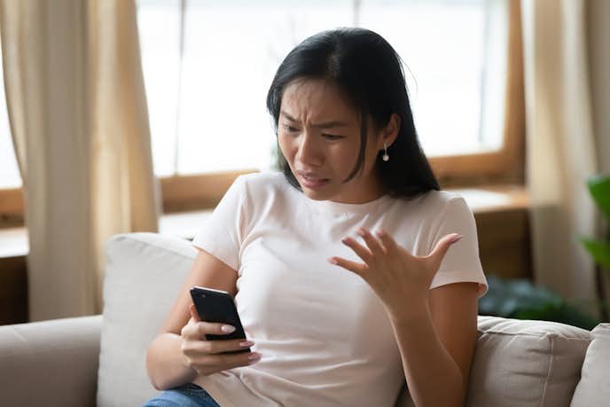 LINEがしつこい男性への対処法|女性がとるべき対応を解説