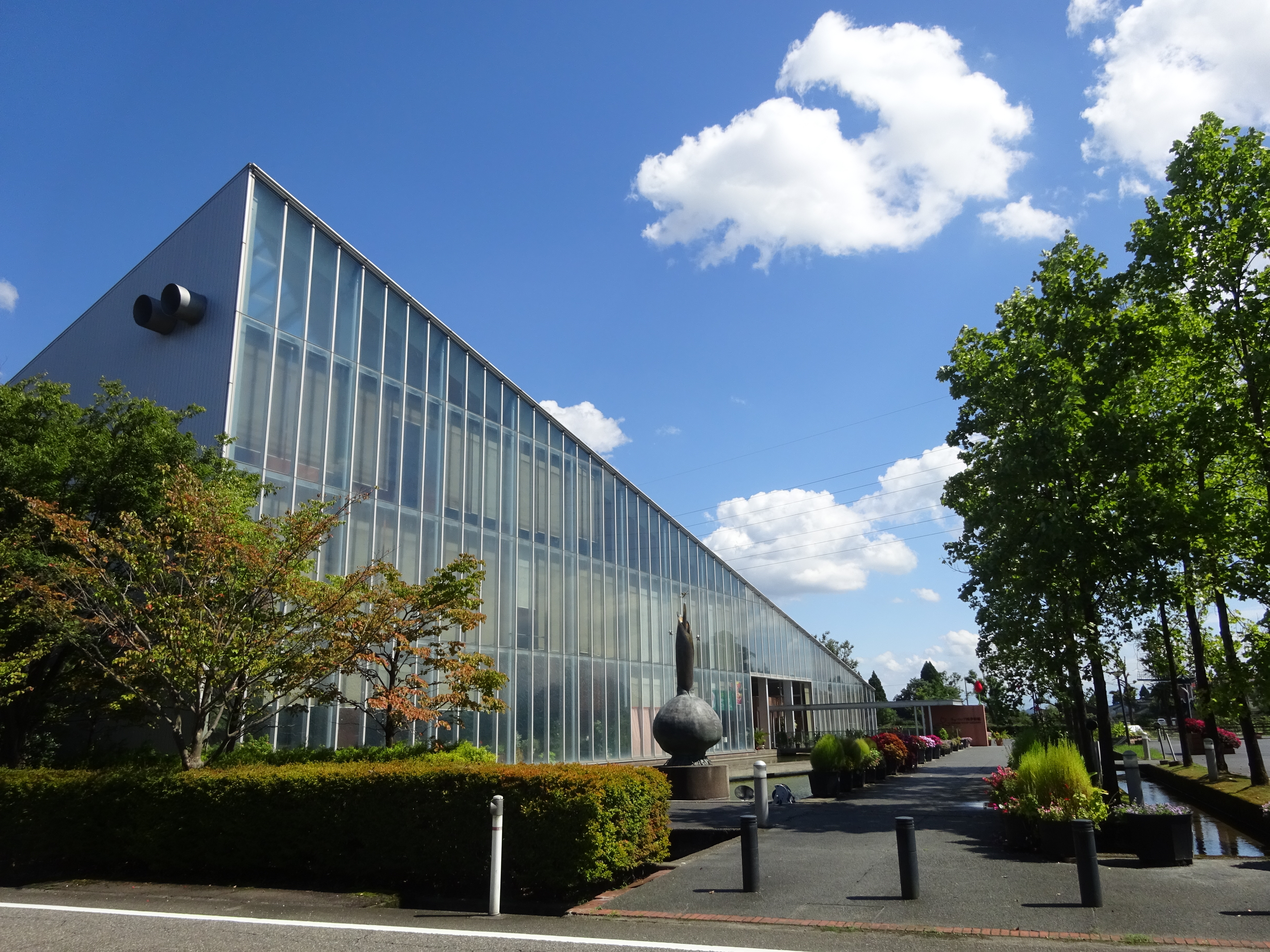 富山県のおすすめ観光スポットはチューリップ四季彩館