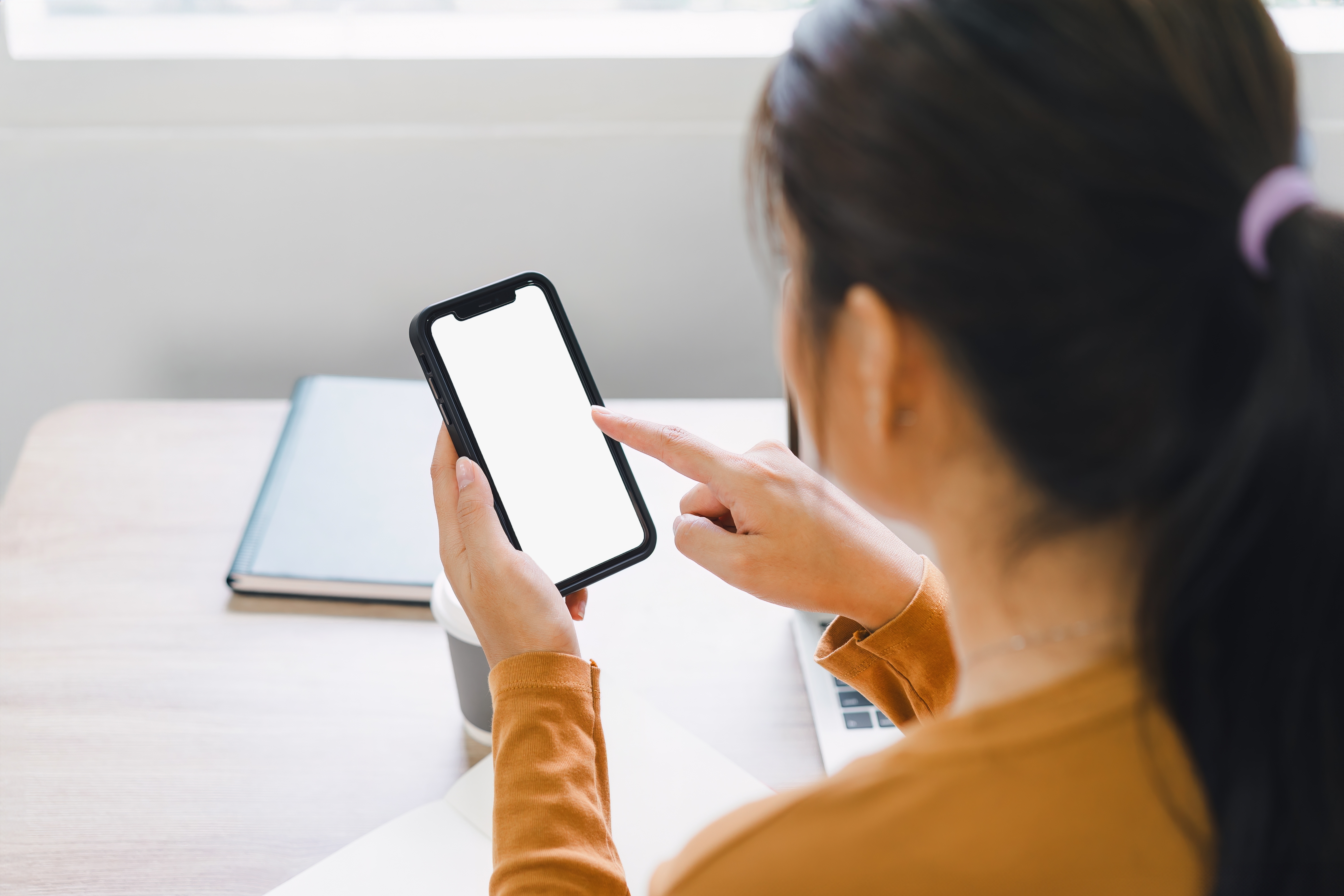 1人ずつ顔加工できるアプリのおすすめ特集。AIでレタッチや補正、綺麗にできるアプリを公開