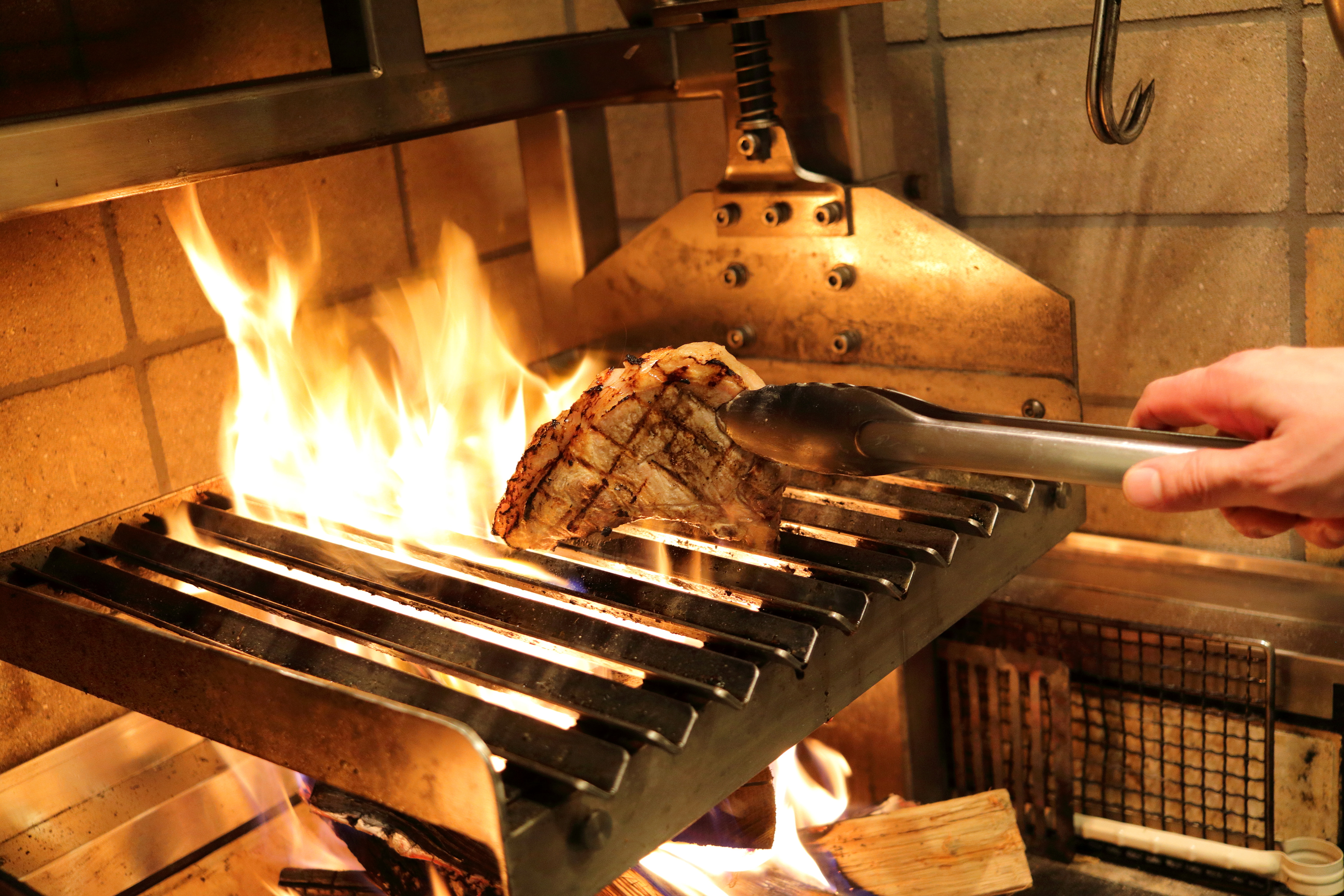 品川ディナーデートのおすすめは炭火×薪火×レストラン RIDE 品川 天王洲