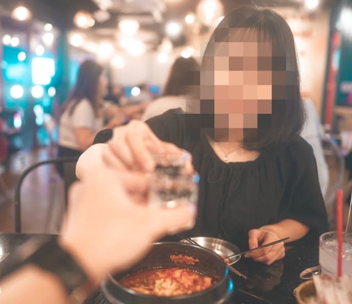 第3位. 居酒屋:お酒好きな熟女好き男子と熟女が会うから一線も越えやすい