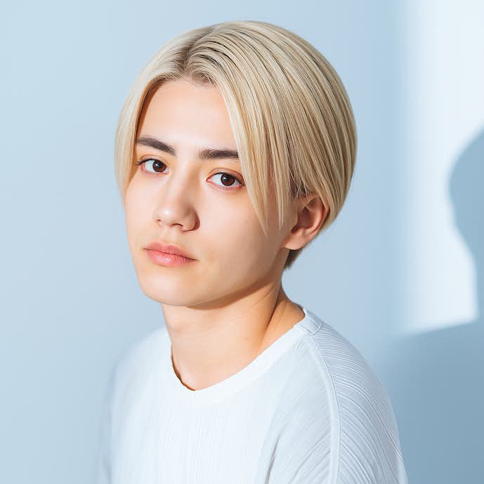 33._金髪_ミディアムロング_メンズ.png
