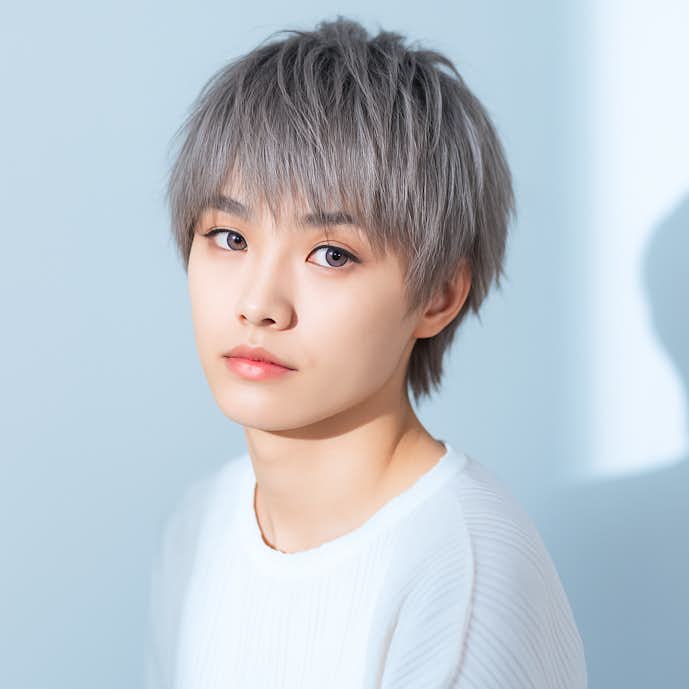 13._マッシュウルフ_シルバーグレー_ストレートレイヤー_メンズ.png