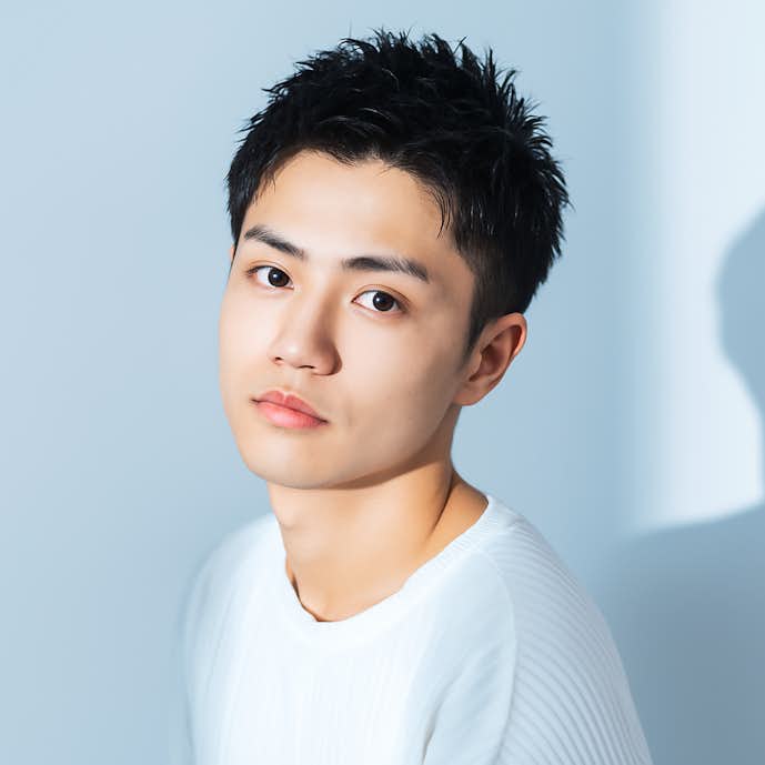 くせ毛×ベリーショート×アップバング:爽やかで男らしい万能ヘア