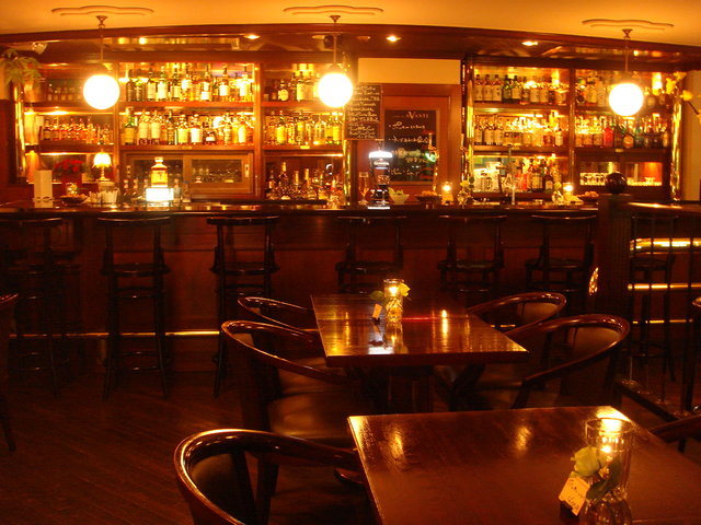 おすすめの出会いスポット12. クラシック バー アバンティ（AVANTI）