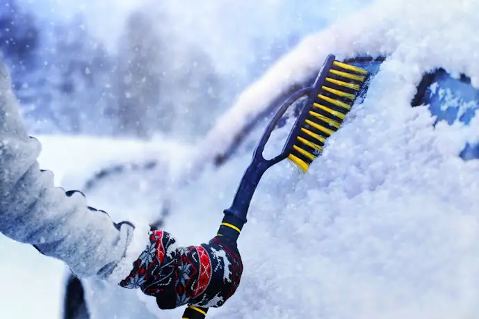 スノーブラシおすすめ12選。傷つけずに車の雪おろしできる人気商品を厳選【2025】