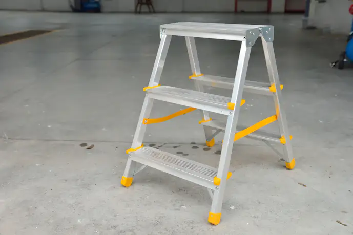 洗車用脚立のおすすめ16選。ルーフも洗える高さのある人気の足場台を厳選【2025】