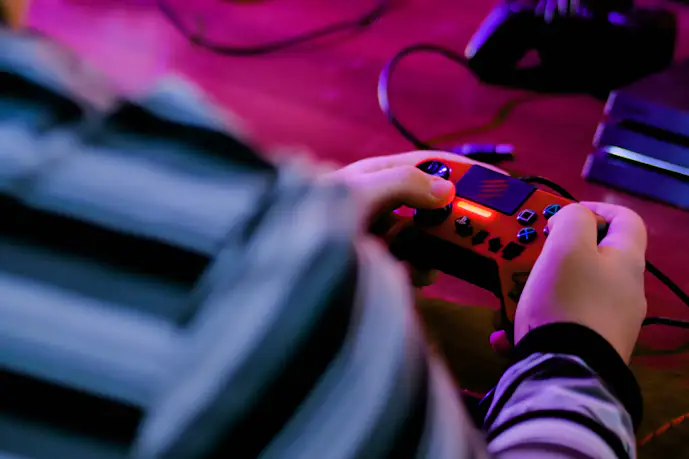 【2025年】PS4コントローラー対応ケーブルのおすすめ6選。充電やペアリング可能な人気商品とは?
