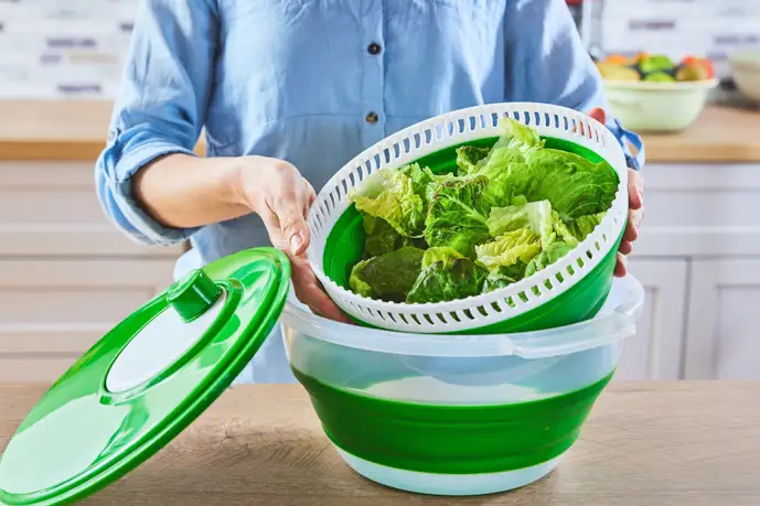 サラダスピナーのおすすめ13選。野菜の水切りが簡単にできる便利なキッチングッズとは?
