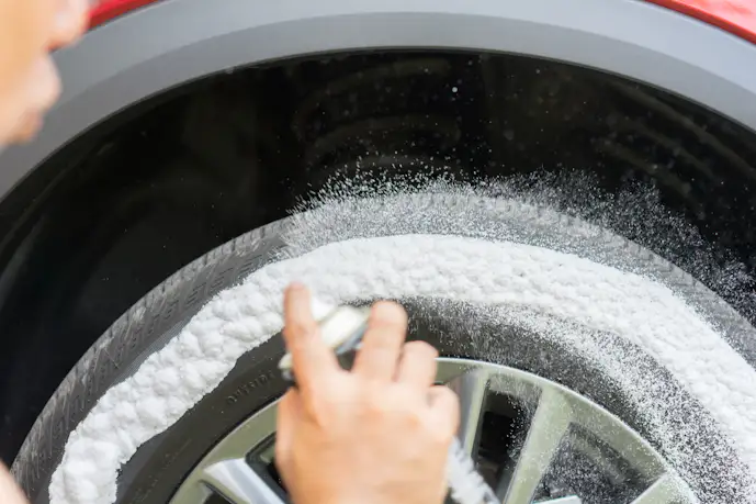 【口コミで高評価】スプレー式タイヤチェーンのおすすめ集。雪道対策に便利な人気商品を解説