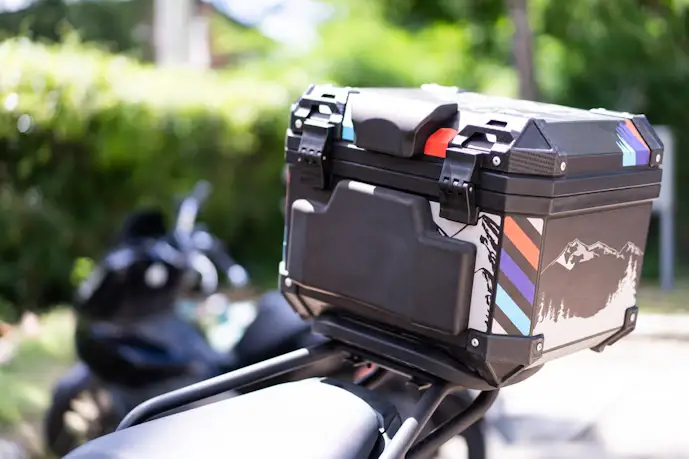 バイク用リアボックスのおすすめ12選。荷物を収納できる人気トップケースを紹介します!