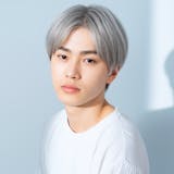 ホワイトシルバーのメンズ髪色22選。明るめ...