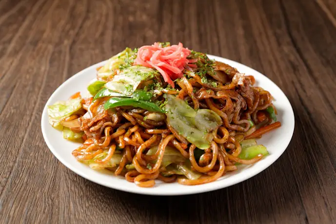 【2025年】冷凍焼きそばのおすすめ14選。定番からB級グルメまで美味しい冷凍食品を解説