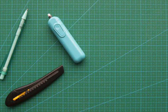電動消しゴムのおすすめ11選。ボールペンの字も消せる人気商品を大特集
