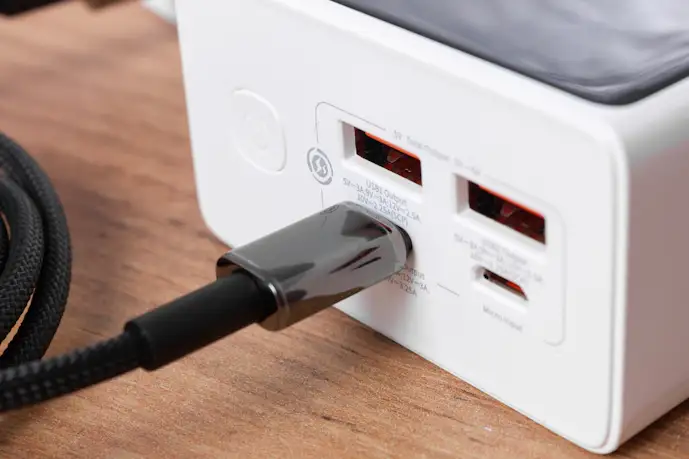 変圧器の人気おすすめ特集。スマホの充電やドライヤーが使える海外旅行の必需品とは?