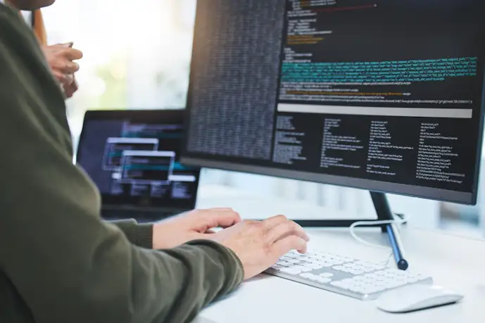 プログラミングにおすすめのキーボード特集。コードを打ちやすい人気モデルを大公開!