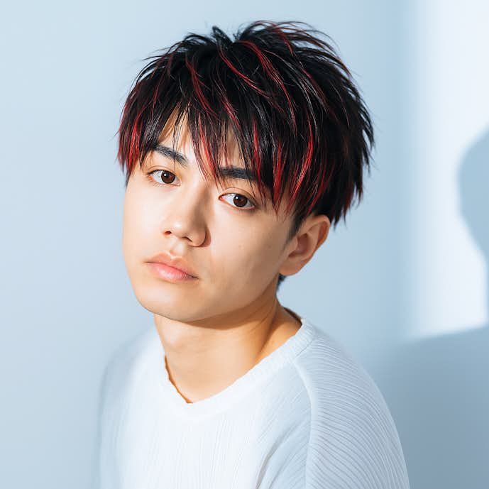 赤メッシュのメンズ髪色14選。明るめ暗めのヘアカラー色見本を大公開!