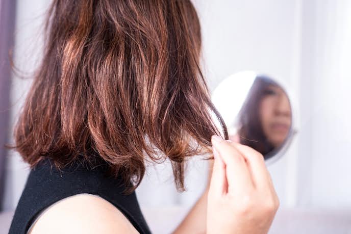 1. 枕やヘアゴム・ブラシも髪を傷める原因になる