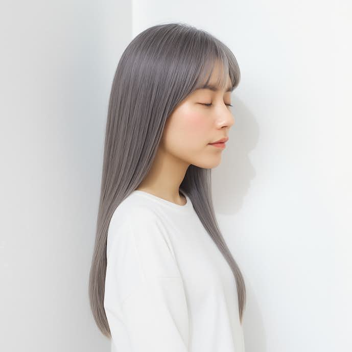 シルバーグレージュの髪色35選。明るめ暗めのヘアカラー色見本を大公開!
