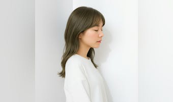 オリーブベージュの髪色23選。明る...