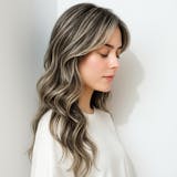 ミルクティーベージュのハイライトスタイル1...