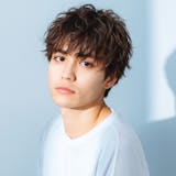 ブリーチなしミルクティーベージュのメンズ髪...