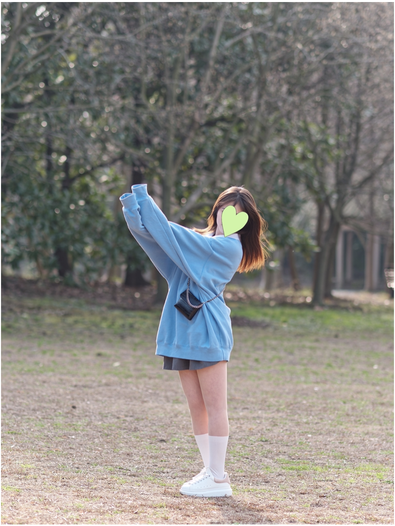 SNOWのハートスタンプで顔を隠した画像