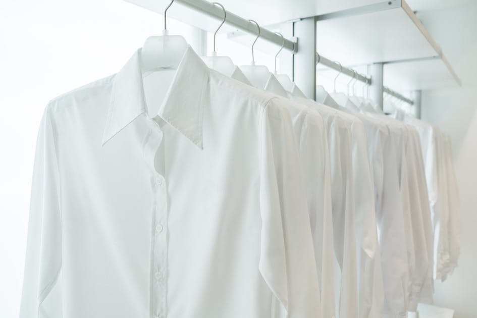 高級シャツのおすすめブランド20傑。清潔感溢れるおしゃれな人気の一枚とは | Smartlog