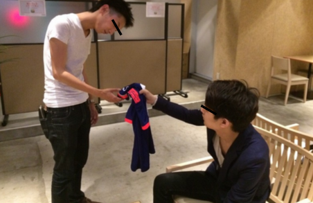 ユニフォーム　渡す