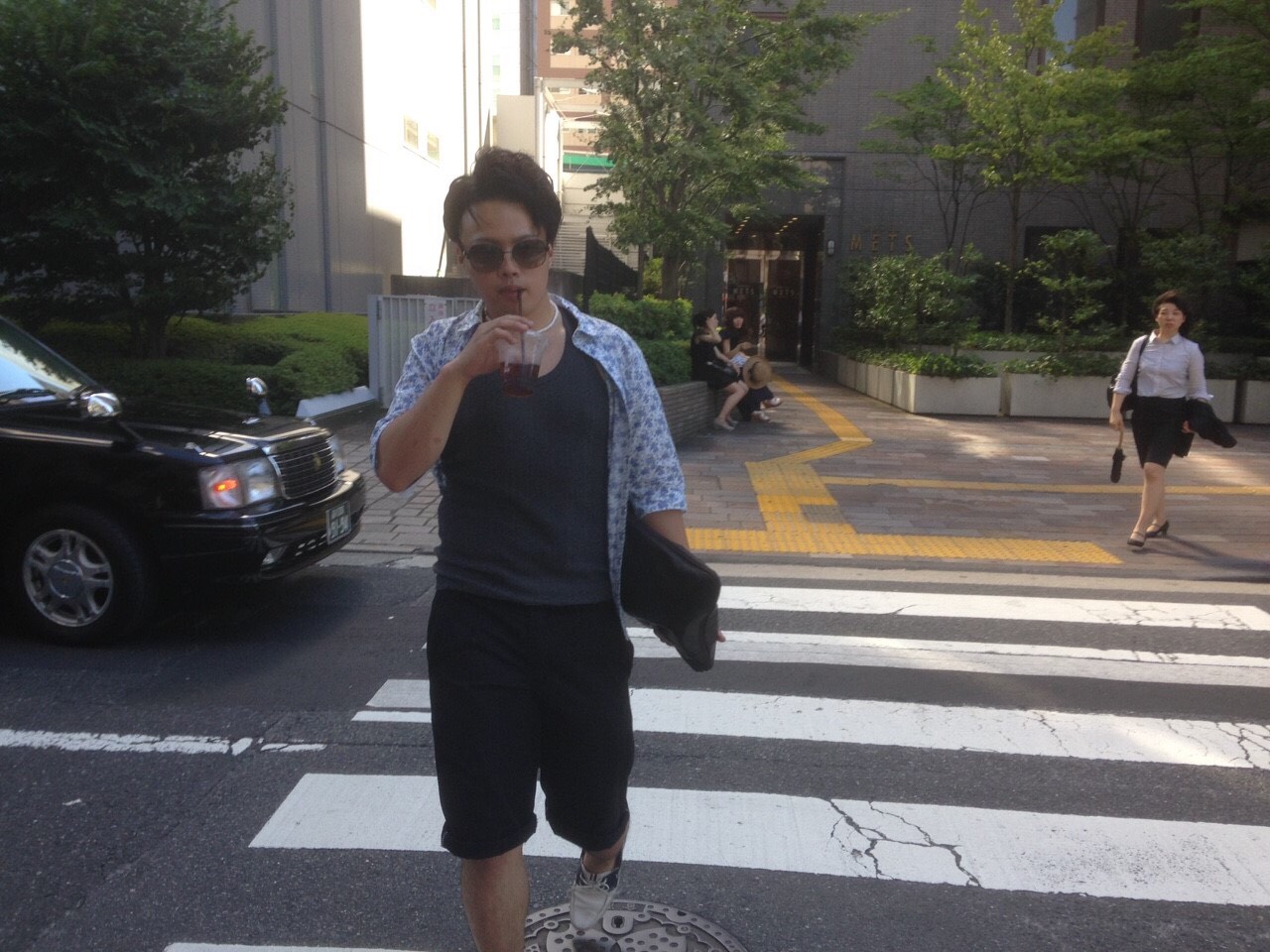 颯爽とあらわれる男