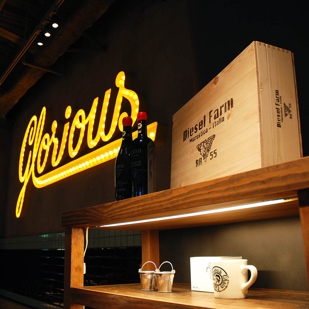 ディーゼルのカフェ