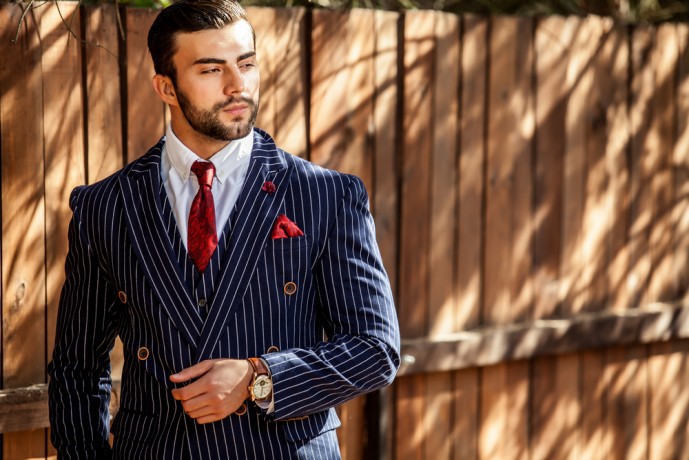 ネイビースーツの着こなしコーディネート