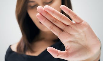 生理的に無理な人の特徴とは 生理的に受け付けない人との接し方も解説 Smartlog 生理的に無理な人の特徴とは 生理的に受け付けない人との接し方も解説 Smartlog
