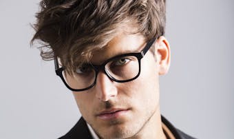 天然パーマを活かすメンズ髪型24選 くせ毛を制する天パヘアスタイルとは Smartlog 天然パーマを活かすメンズ髪型24選 くせ毛を制する天パヘアスタイルとは Smartlog
