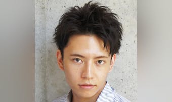 知的に魅せるニュアンスパーマ選 メンズ髪型セット方法 Smartlog 知的に魅せるニュアンスパーマ選 メンズ髪型セット方法 Smartlog