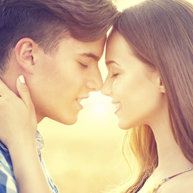 付き合う前にキスを許す女性心理とは|セックスとは全然違う? Smartlog 付き合う前にキスを許す女性心理とは|セックスとは全然違う? Smartlog