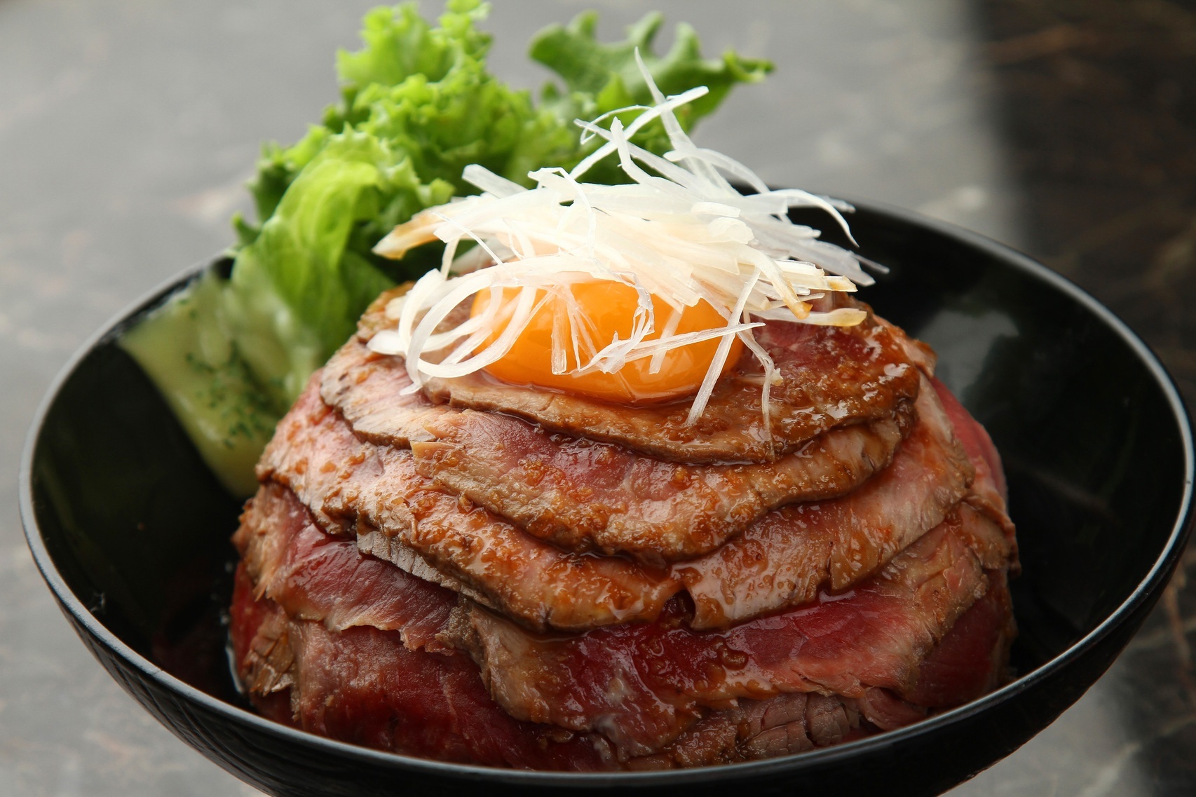 at Den ローストビーフ丼