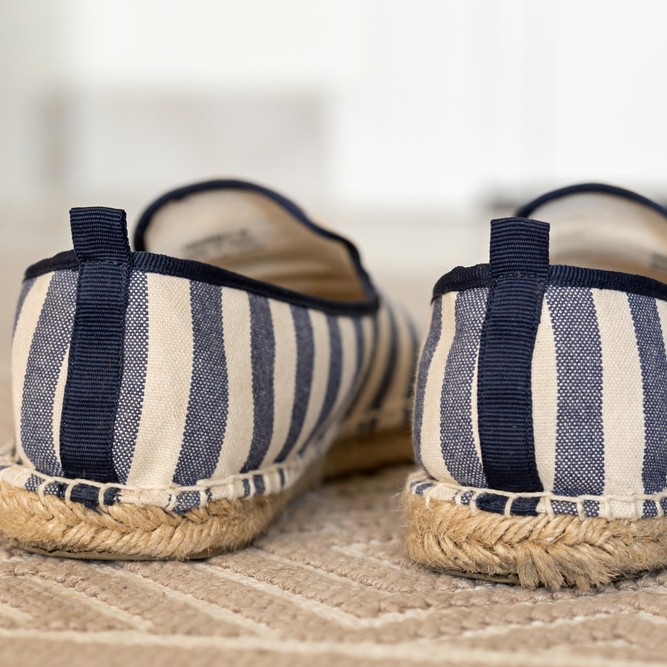 エスパドリーユのメンズコーデ術。ラフに気品をキープする履き方とは