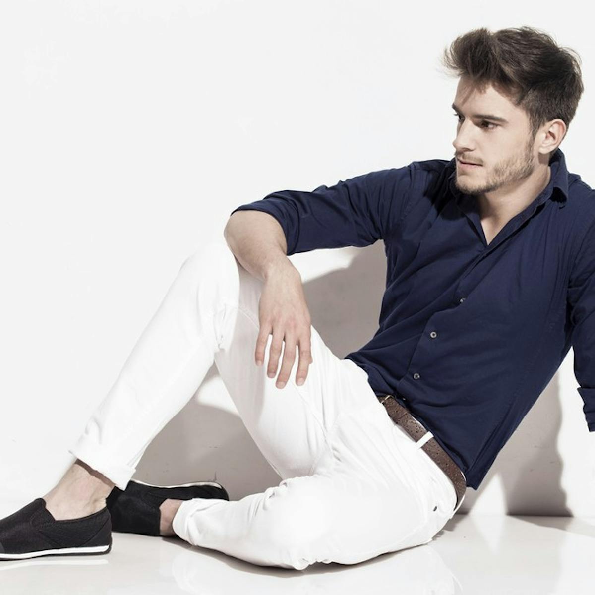 白パンツコーデでおしゃれなメンズに かっこいいを作るおすすめ着こなし術 Smartlog 白パンツコーデでおしゃれなメンズに かっこいいを作るおすすめ着こなし術 Smartlog