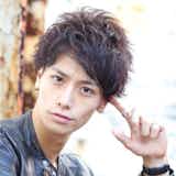 話題のショートレイヤーとは?人気アレンジで魅惑のメンズヘアに