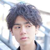 自然な外ハネヘアの作り方。メンズ髪型にワンランク上の彩りを