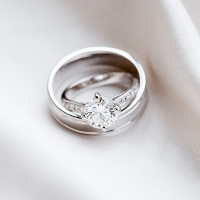 愛も輝きも色褪せない。カップルのた...