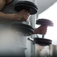 ダンベルカールの効果的なやり方 上腕二頭筋を鍛える3種類の方法とは Smartlog