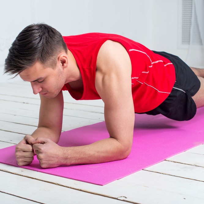 フロントブリッジの効果的なやり方｜初心者向け体幹の筋トレメニューを解説